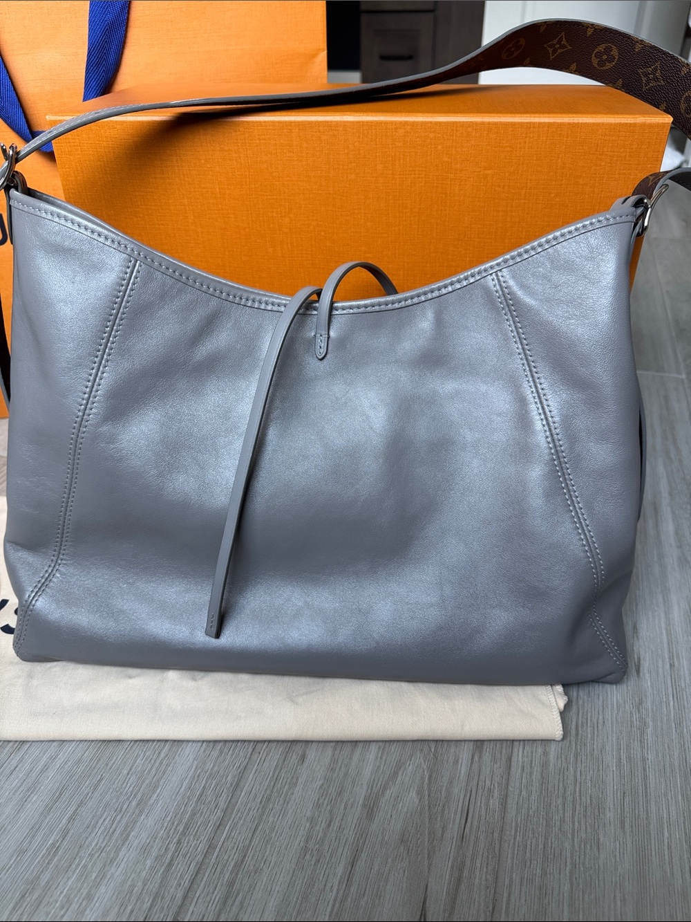Louis Vuitton Carryall Vibe MM - Picture 6 of 16